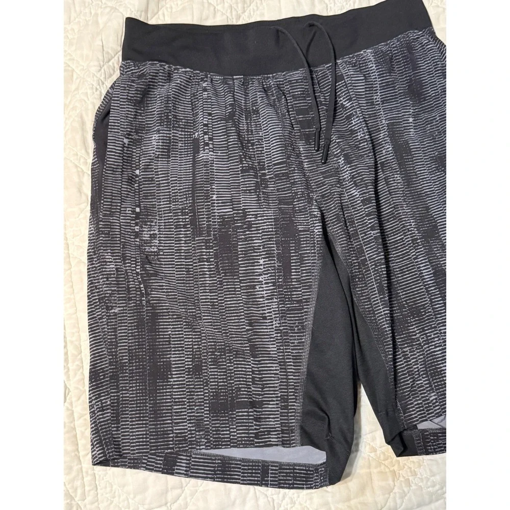 Lululemon The Short Lined Men M Black Grey Linear Glitch Athletic Training Gym